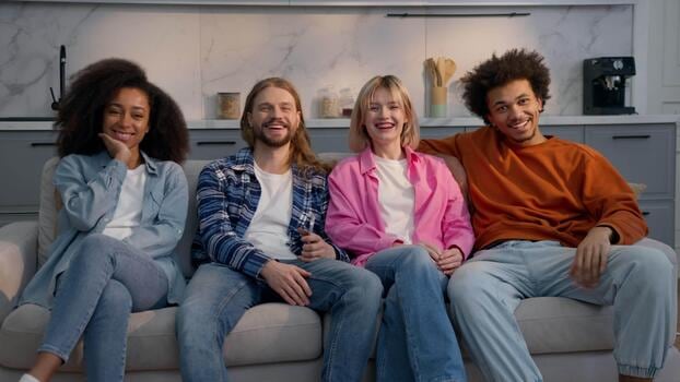 Doce ficciones para noches de sofá: del thriller breve al dramedia que se estira cuatro temporadas