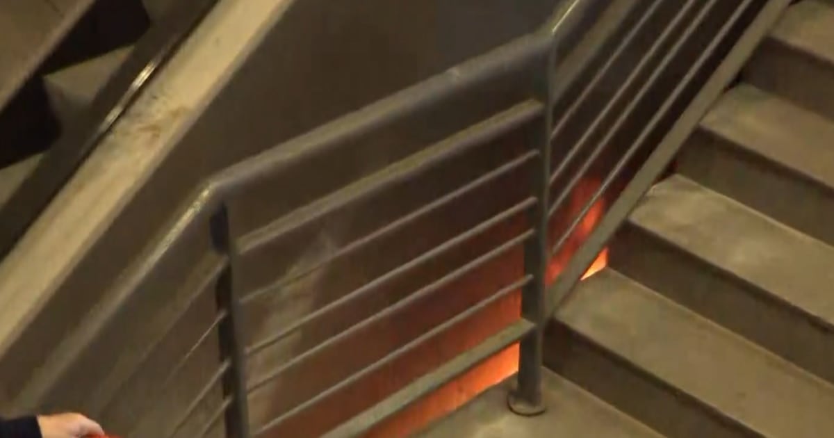 Incendio en una escalera mecánica de Constitución: evacuaron la estación y derivaron a un joven al Hospital Penna