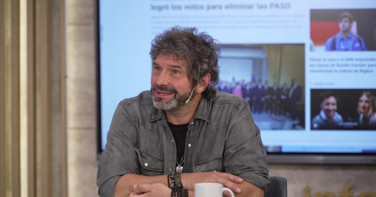 Iván Noble rescata del fondo del placard esas canciones que el público nunca se animó a pedirle y las saca a la ruta