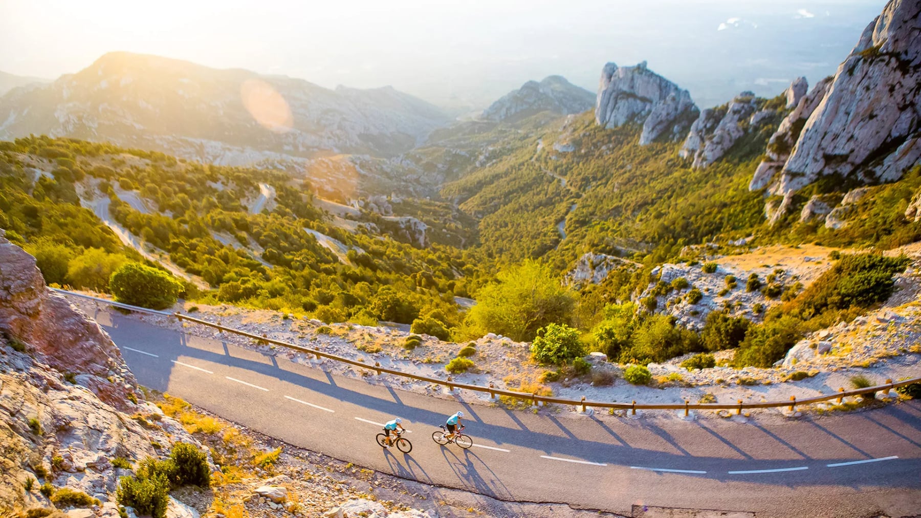 Dos mil kilómetros para cruzar Cataluña de mar a montaña, con todo el sabor del Mediterráneo y la calma de los Pirineos
