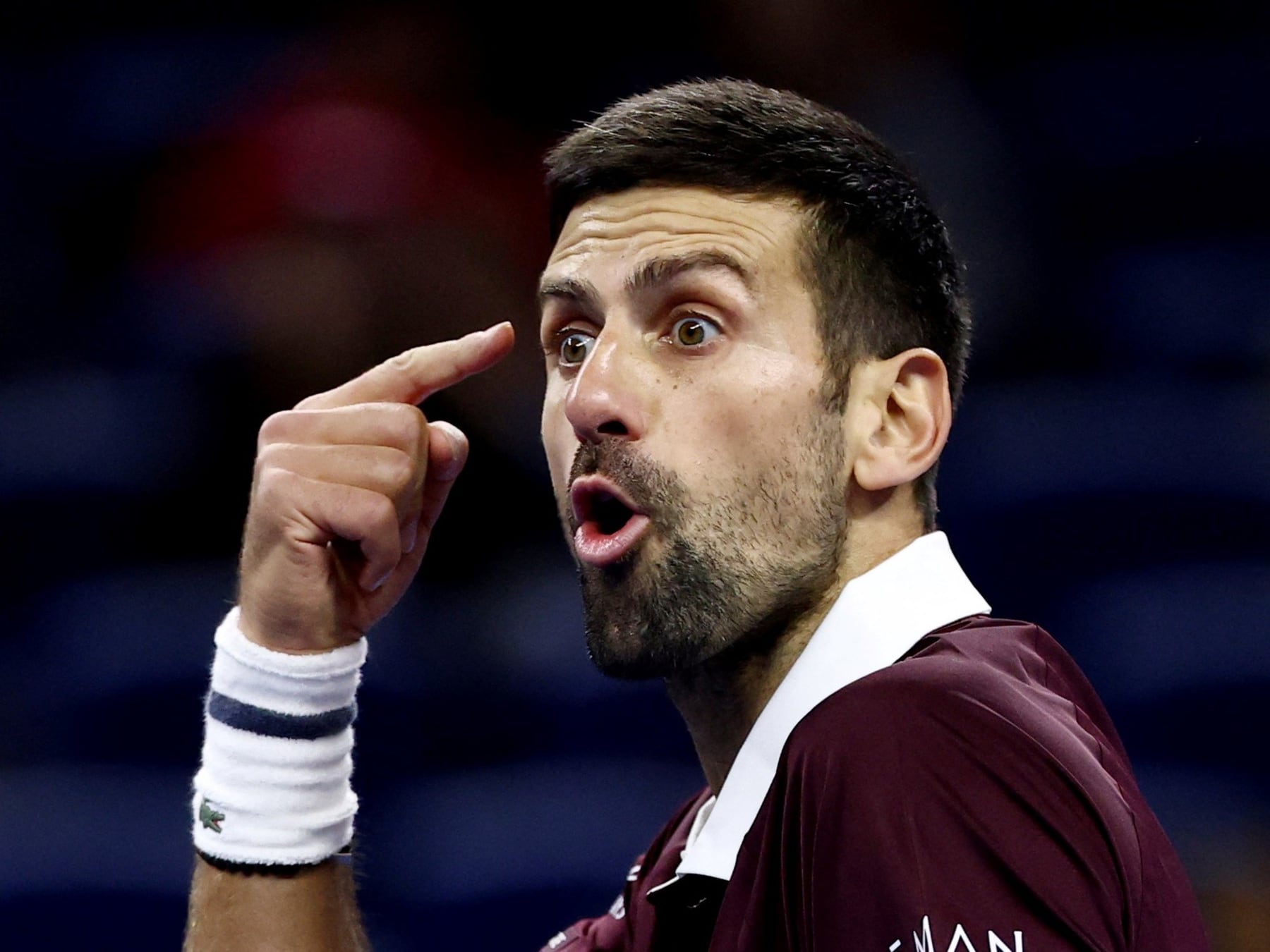 Djokovic se sacó de encima a Zverev y va por Medvedev en semis de Pekín