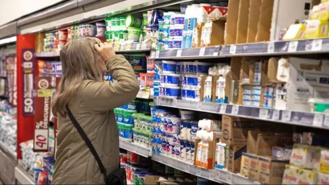 Ocho de cada diez hogares apelaron al fiado, las tarjetas o préstamos para comprar comida en septiembre