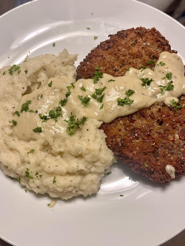 La milanesa que se le volvió un payaso: Pachu Peña se despidió de MasterChef en la primera gala