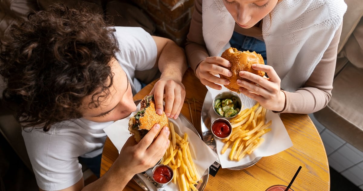 Una milanesa con papas o una hamburguesa de caja: el organismo no las procesa igual, aunque tengan las mismas calorías