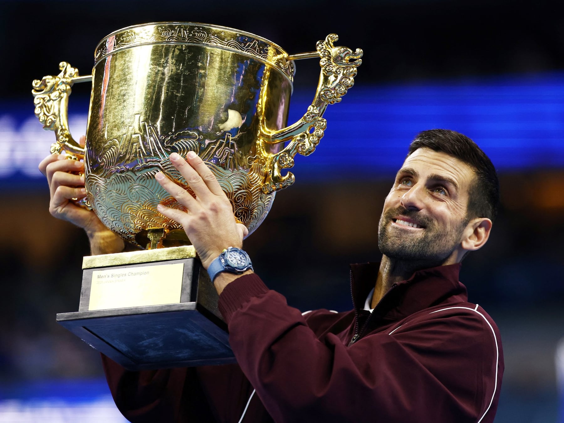 A un paso del récord: Djokovic ganó en Pekín y ya le respira en la nuca a Federer