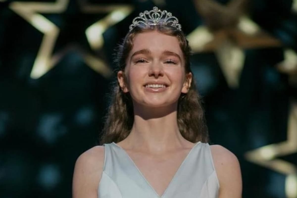 Carrie vuelve a temblar, esta vez en ocho episodios y con el celular como pasillo del bullying