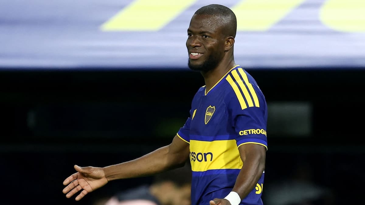 Instituto le tomó la mano a la pelota parada y le gana a un Boca con la cabeza en otra copa