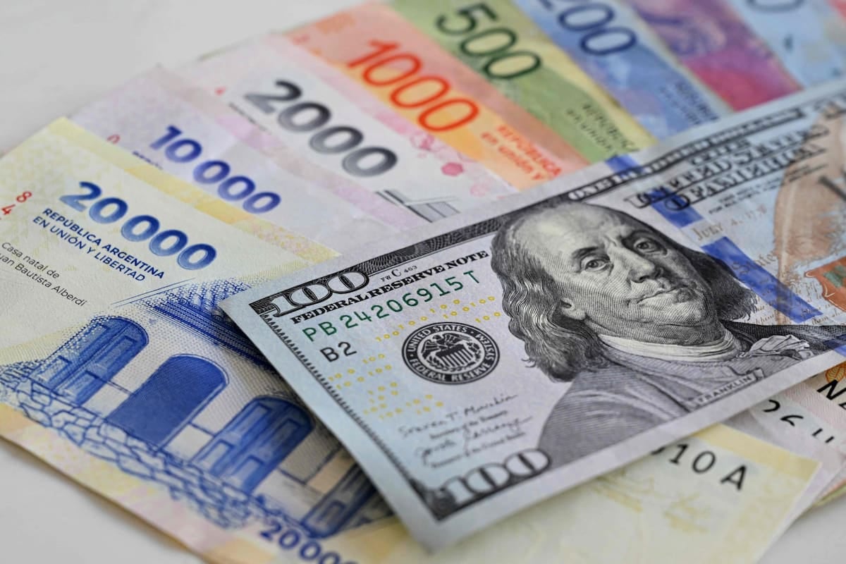 Ropa y gastronomía mantienen a la Argentina en el podio regional de precios altos pese a la baja en dólares