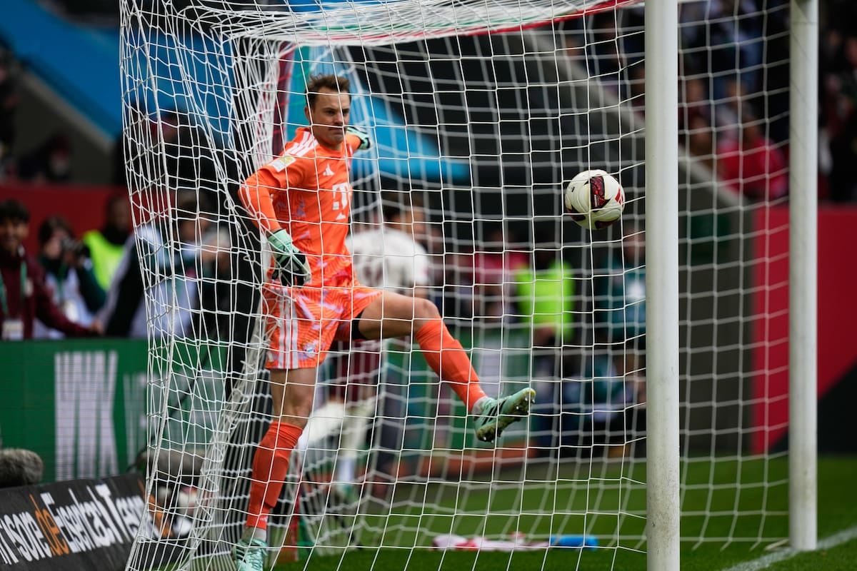 Manuel Neuer regaló el primer minuto y Bayern terminó pidiendo hora en Augsburgo
