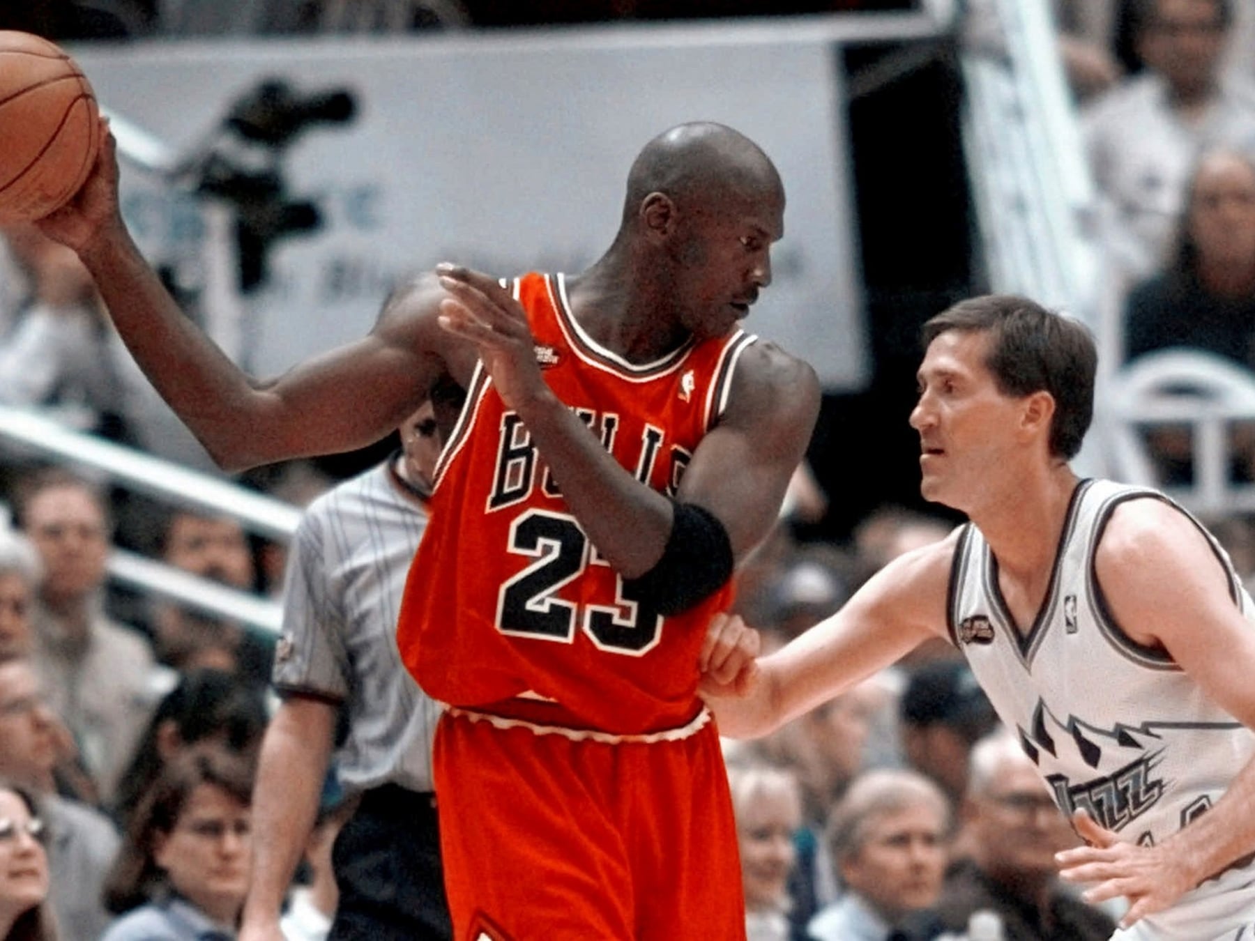 La camiseta del segundo anillo se fue a 14 palos: el coleccionista de Miami que se quedó con la 23 de Jordan en las Finales del 98