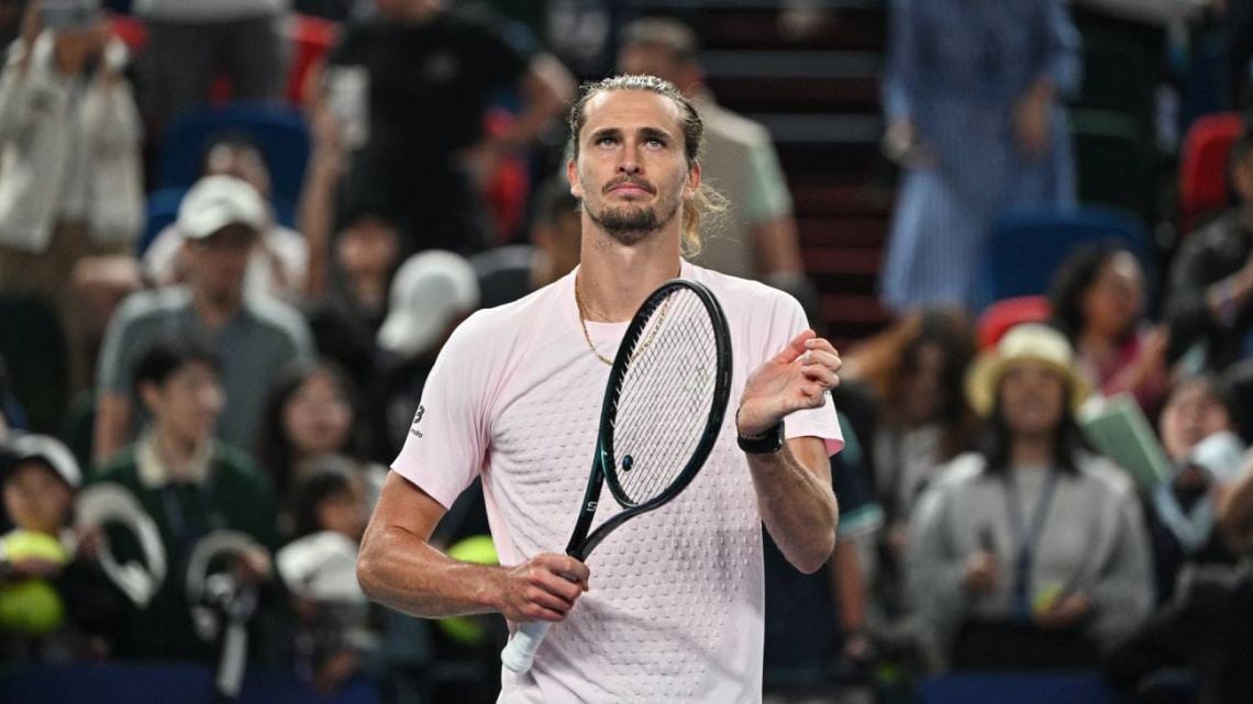 Zverev sacó adelante una pulseada tremenda y sigue vivo en Shanghái