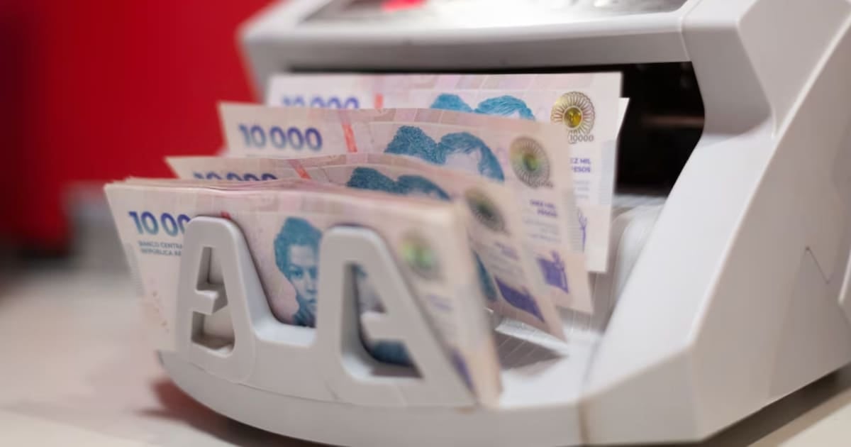 Billetes rotos o manchados: cuándo y cómo te los tienen que cambiar en el banco