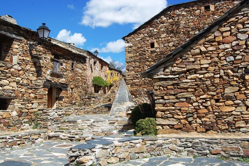 Umbralejo: la aldea de pizarra que volvió a latir entre las sierras