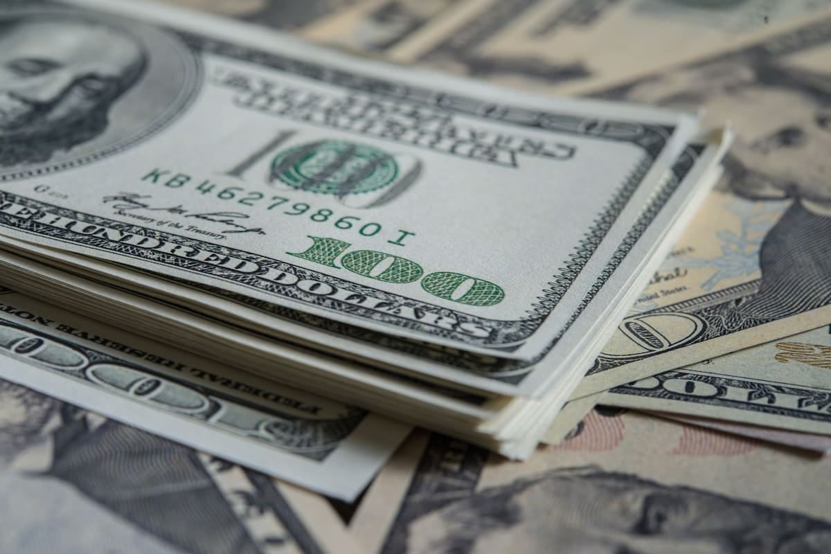Con la inflación de septiembre en la mira, el techo del dólar oficial se recalcula y se aleja del mayorista