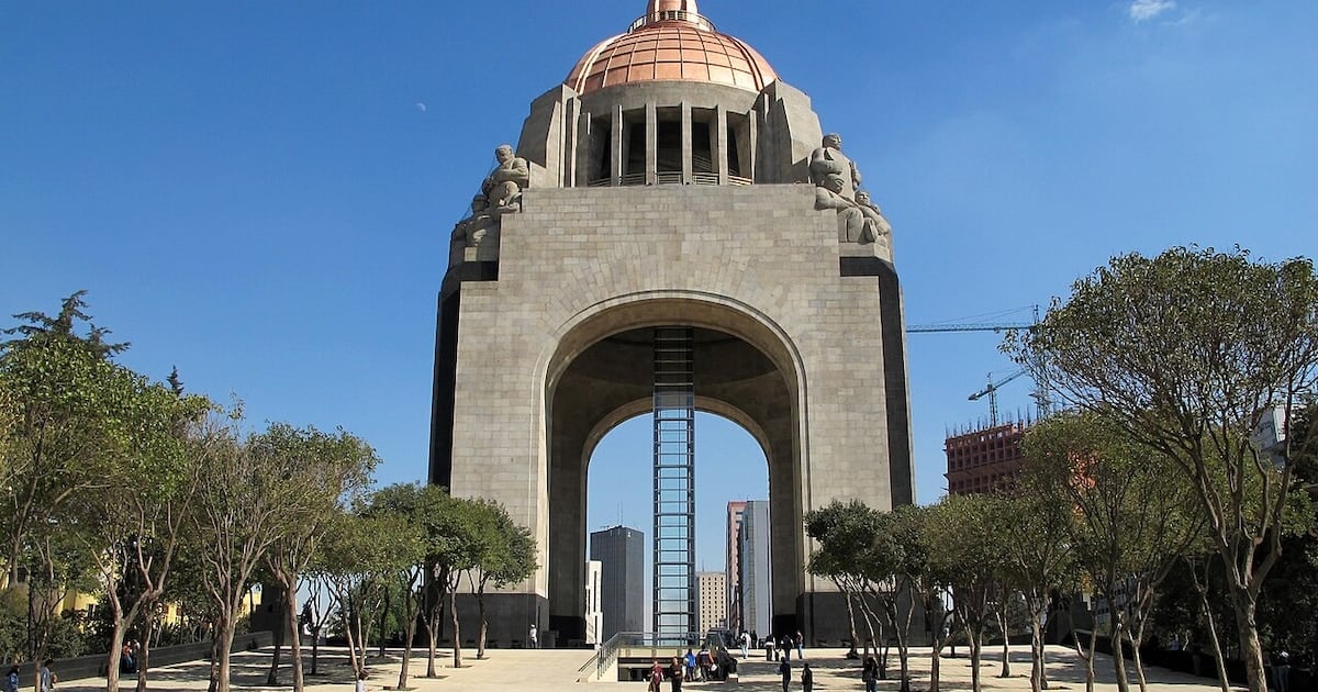 Caminar entre sombras: el arco triunfal más alto del mundo, en pleno corazón de la Ciudad de México