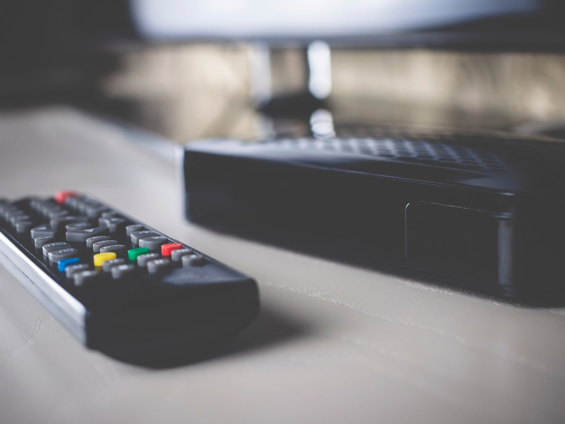 El regalo que nunca pediste: cómo una TV box barata puede convertir tu Wi-Fi en una puerta abierta