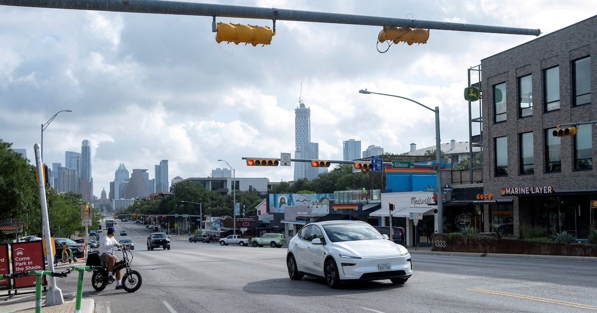 El mapa de un vacío regulatorio: ciudades de Estados Unidos imponen sus propias reglas a los robotaxis