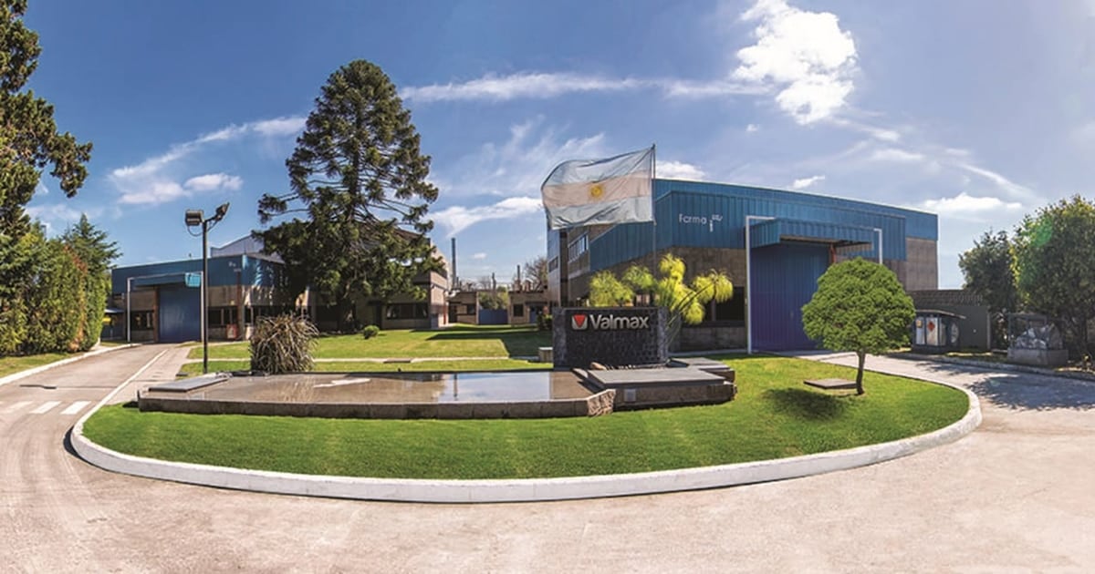 Laboratorio Valmax paraliza su planta en Ituzaingó, despide a la mitad de su personal y suma 196 cheques rechazados por 156 millones de pesos