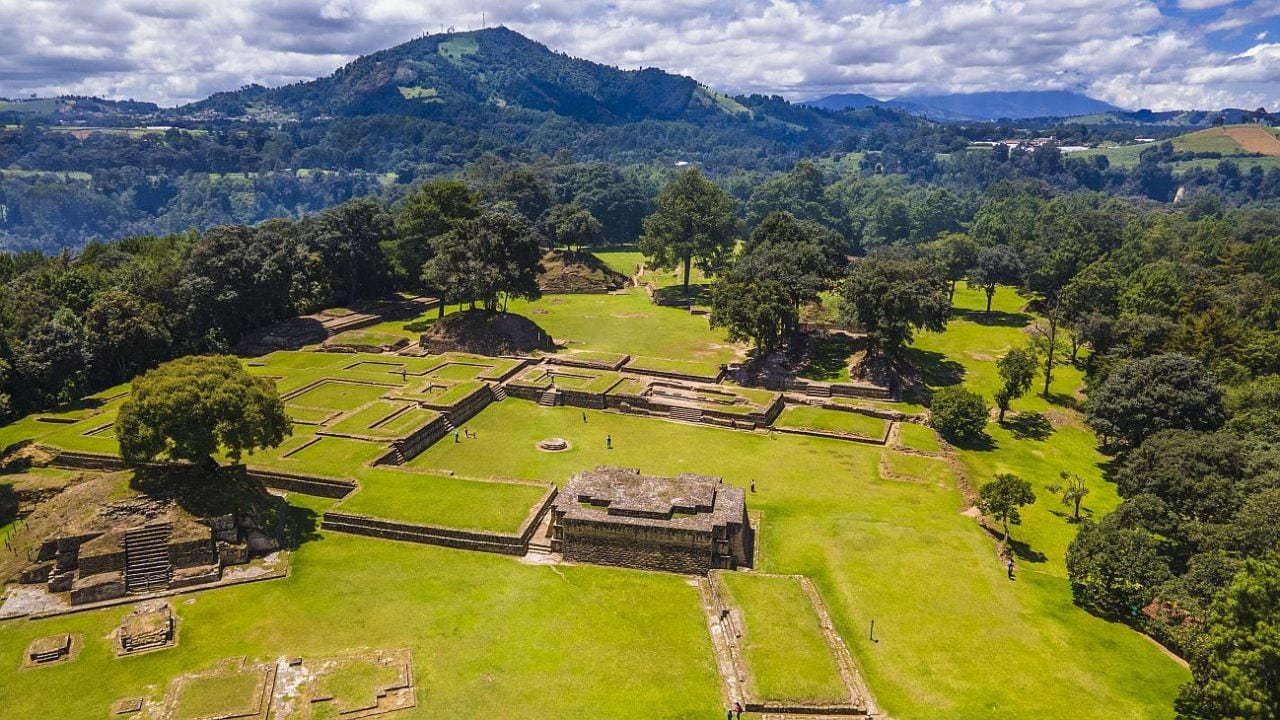 Guatemapa chico, universo grande: volcanes, mayas y lago para trece días de asombro