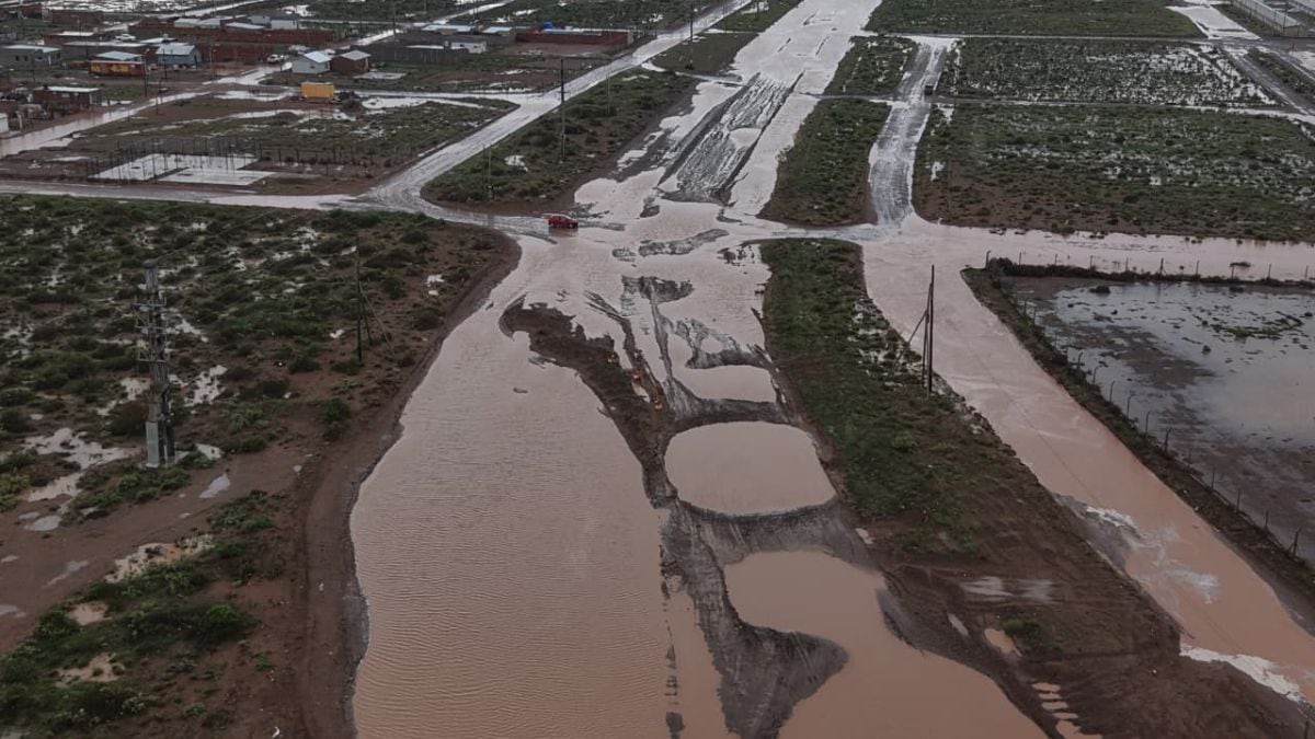 Una tormenta|dejó inundaciones, daños y vecinos evacuados en Añelo
